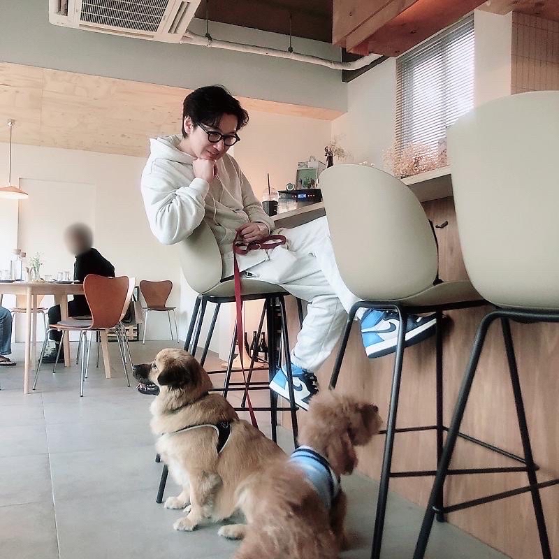 Behind-the-scenes cut of Cho Seungwoo 