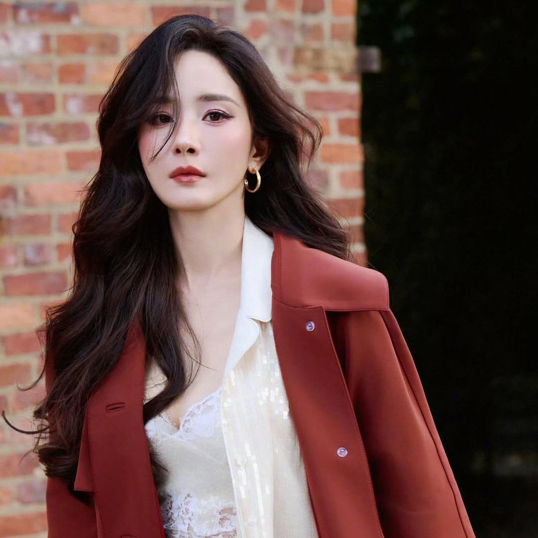 Recent activity shot of Yang Mi