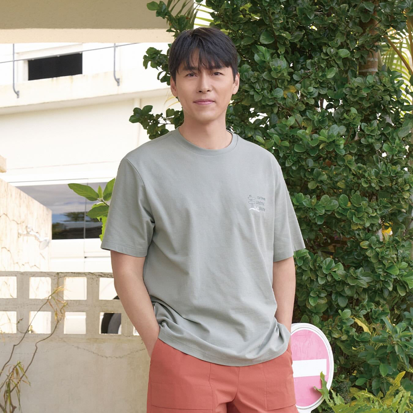 A moment captured by a fan of Hyun Bin