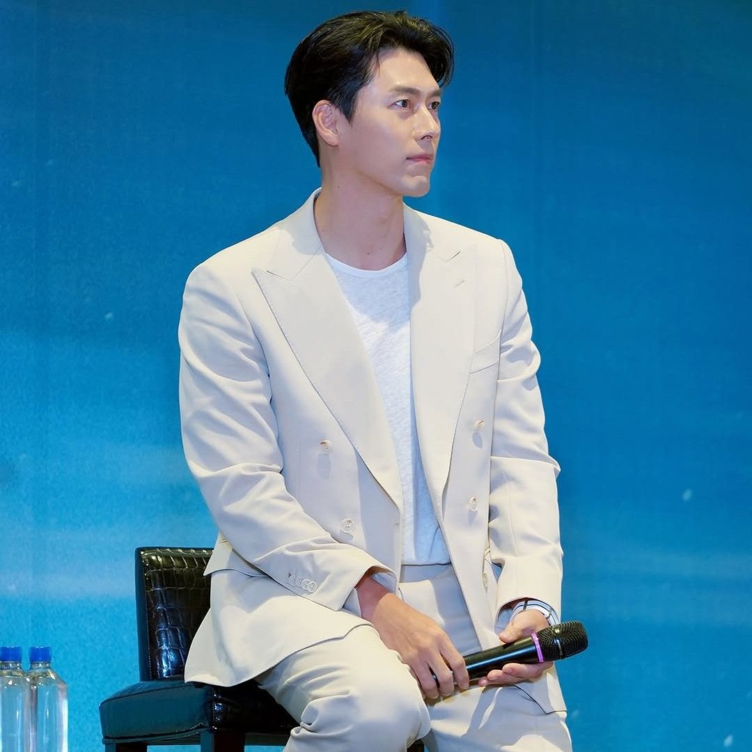 A moment captured by a fan of Hyun Bin
