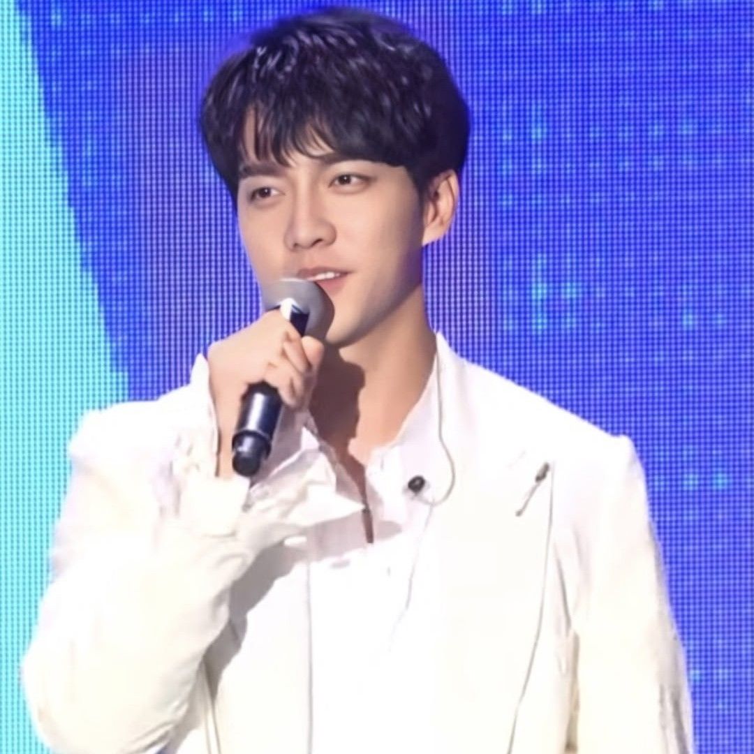 A moment captured by a fan of Lee Seunggi