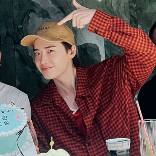 Behind-the-scenes cut of Lee Jongsuk