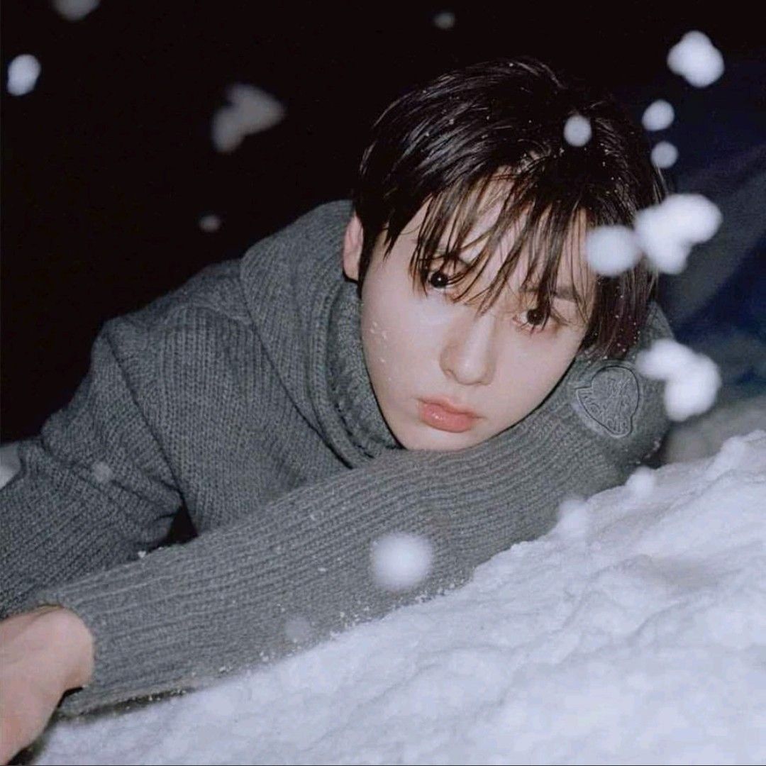 A moment captured by a fan of Hwang Minhyun