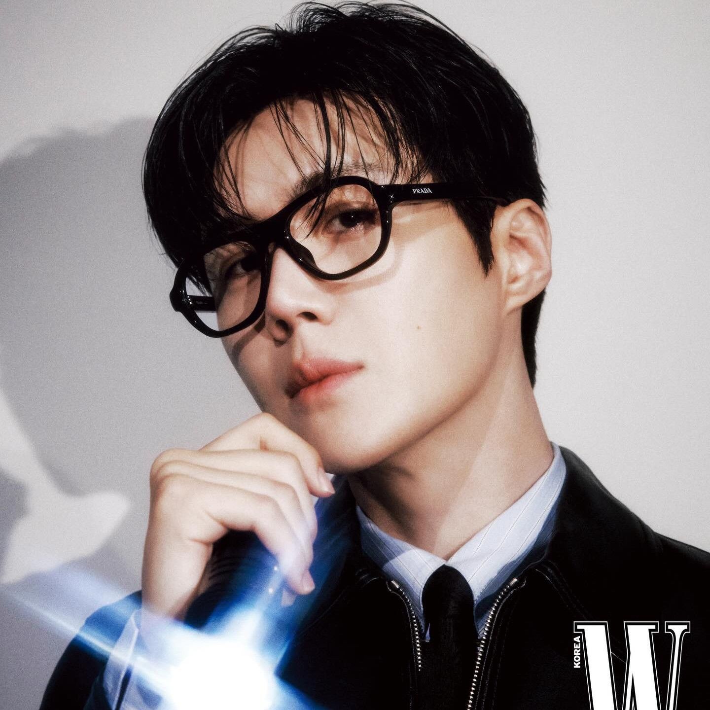 Behind-the-scenes cut of Kim Seonho