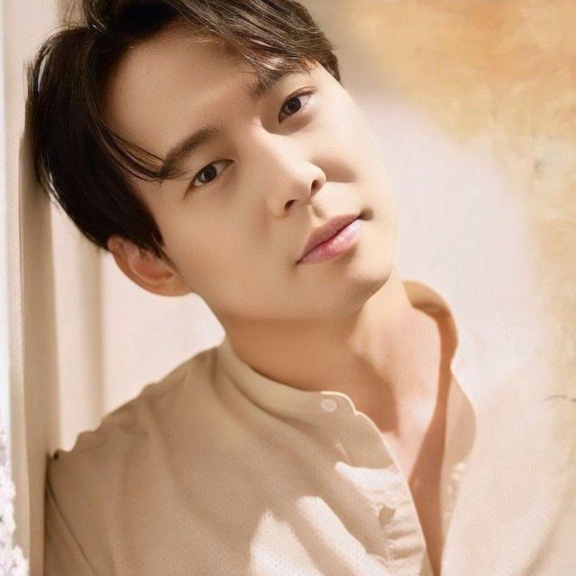 A moment captured by a fan of Park Yoochun