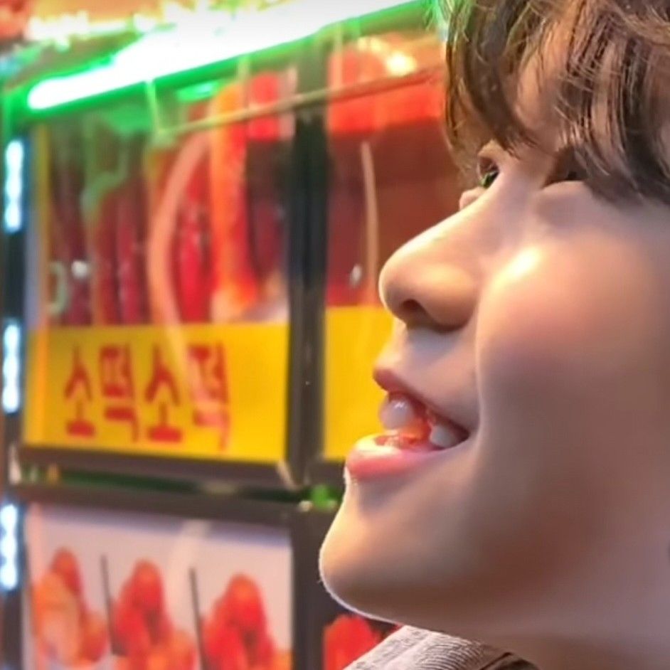 Behind-the-scenes cut of You Jiwoo