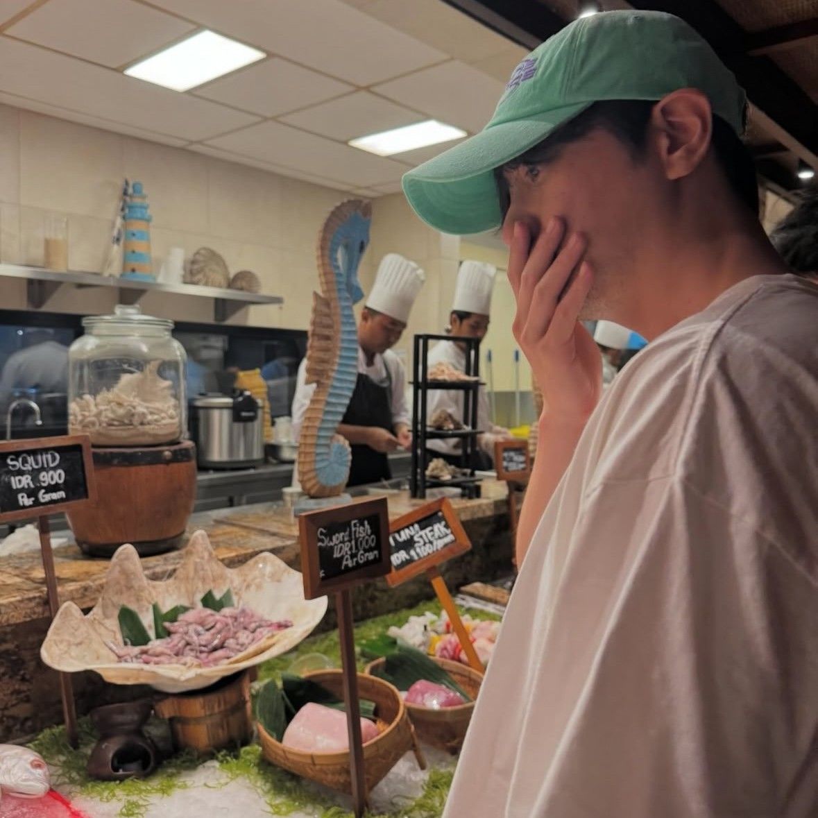 Behind-the-scenes cut of Lee Joonhyuk