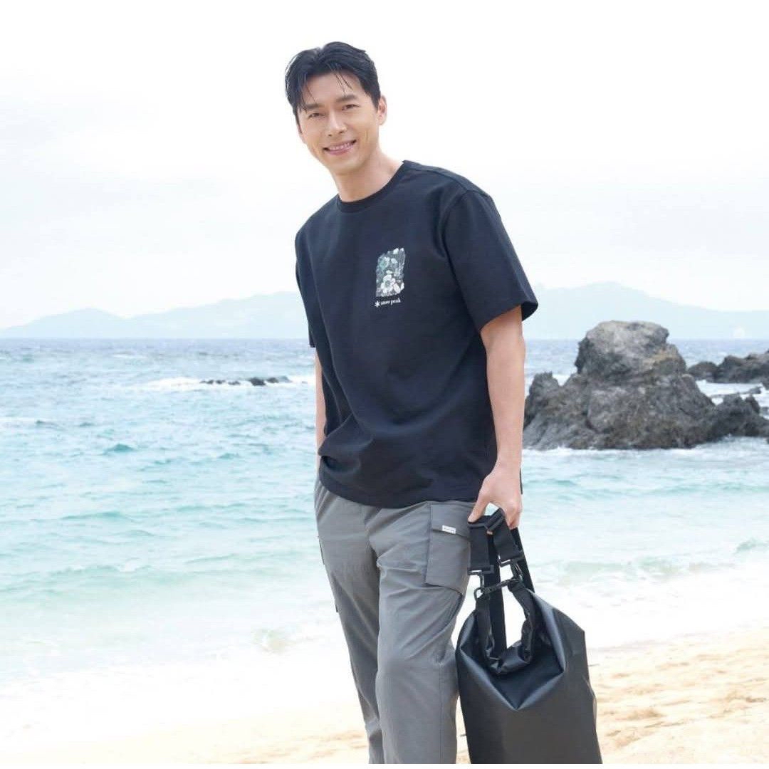A moment captured by a fan of Hyun Bin