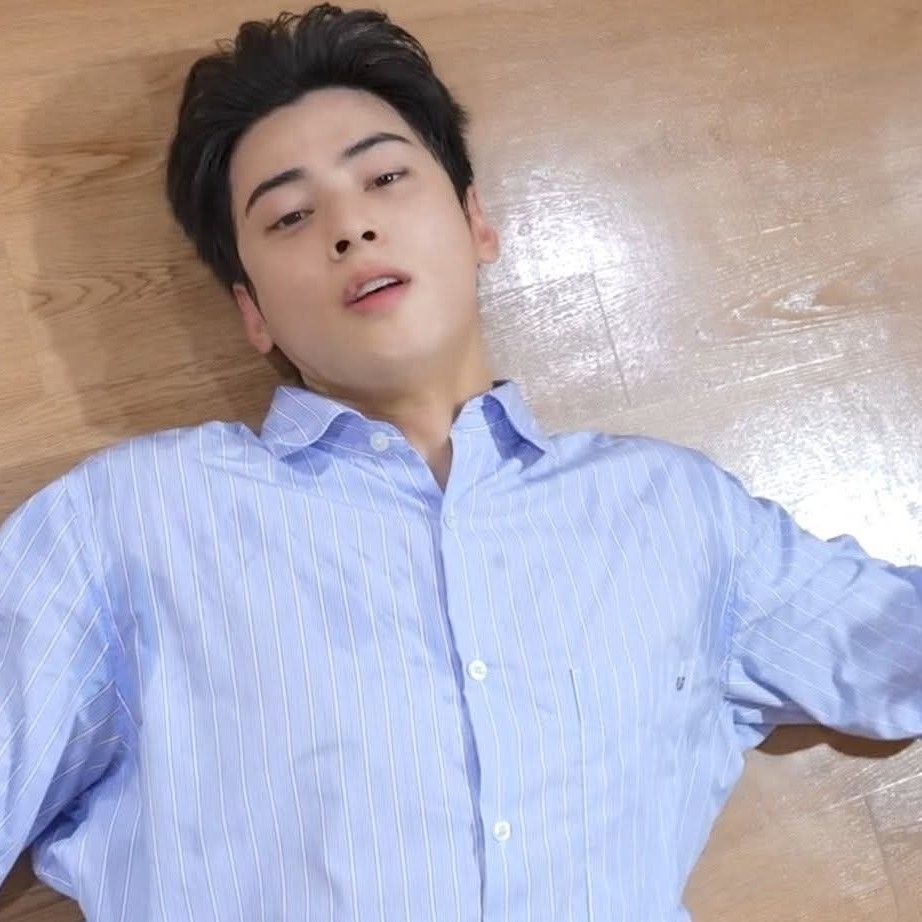 A moment captured by a fan of Cha Eunwoo