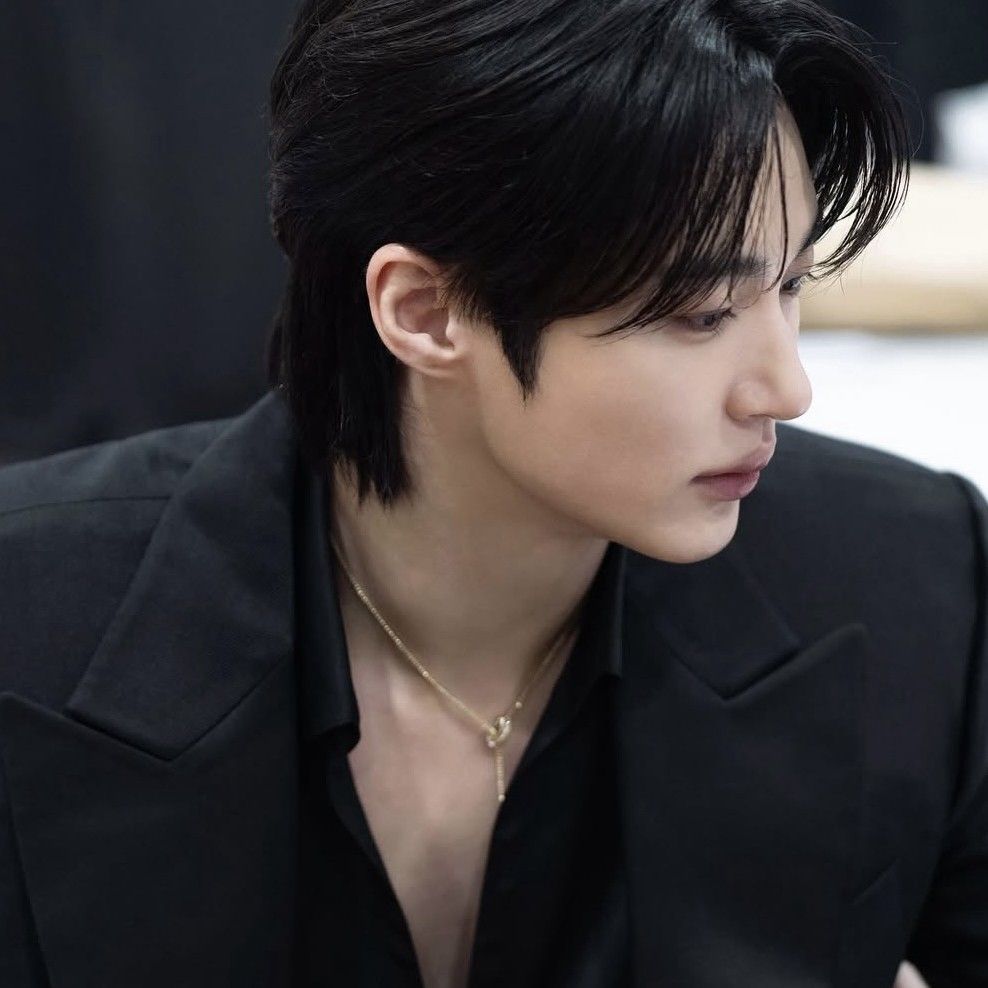 Behind-the-scenes cut of Byeon Wooseok