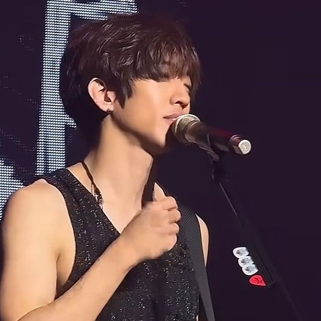 A moment captured by a fan of Lee Seungyoon