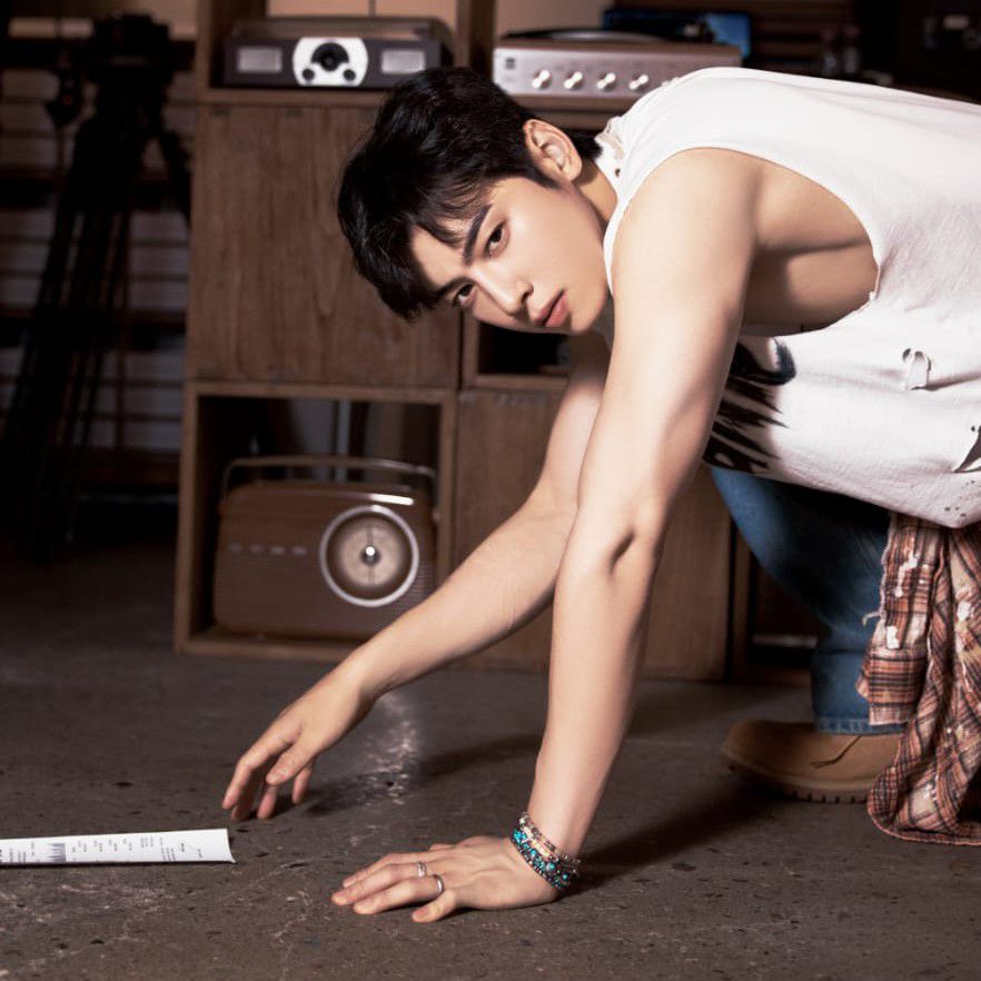 Recent activity shot of Cha Eunwoo