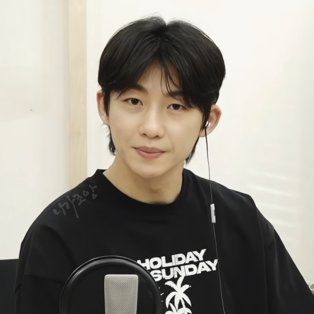 Latest photo of Shin Seungtae
