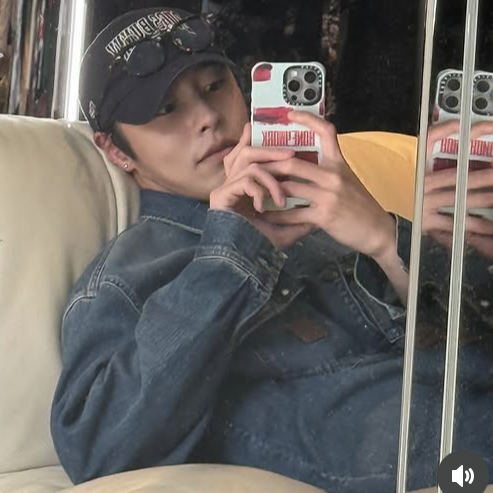 Recent activity shot of Lee Jaewook