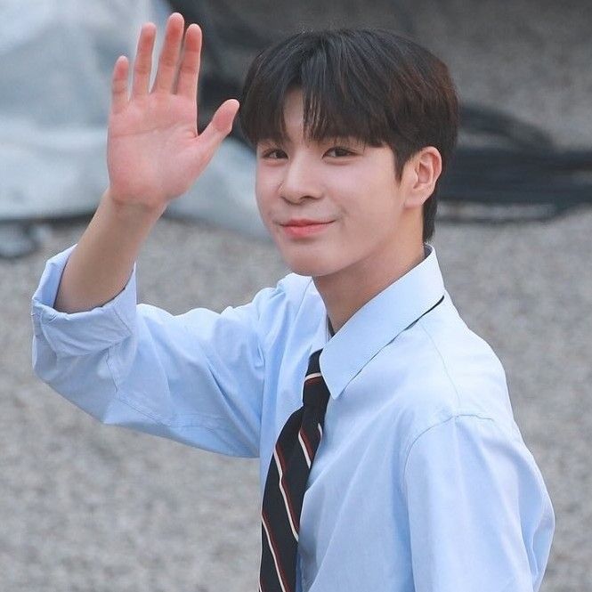 Behind-the-scenes cut of Jeong Dongwon