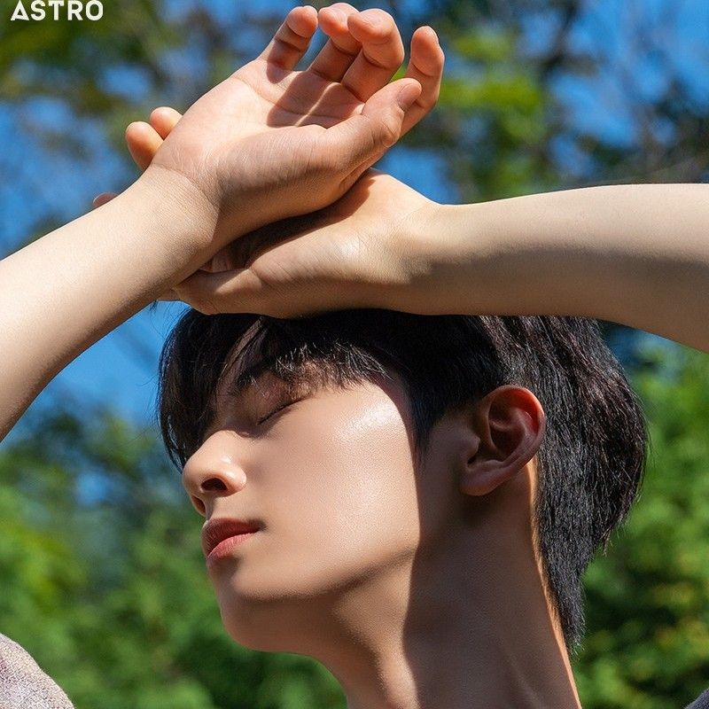 Recent activity shot of Cha Eunwoo