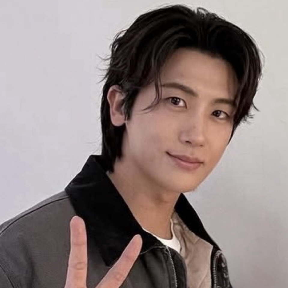 Behind-the-scenes cut of Park Hyungsik