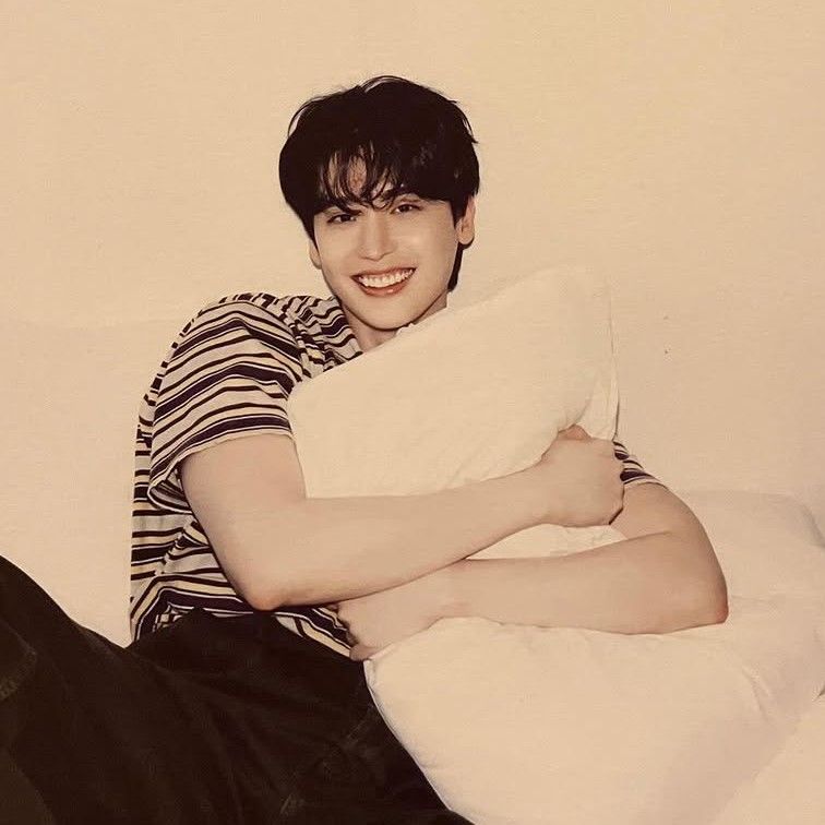 Recent activity shot of Lee Jongsuk