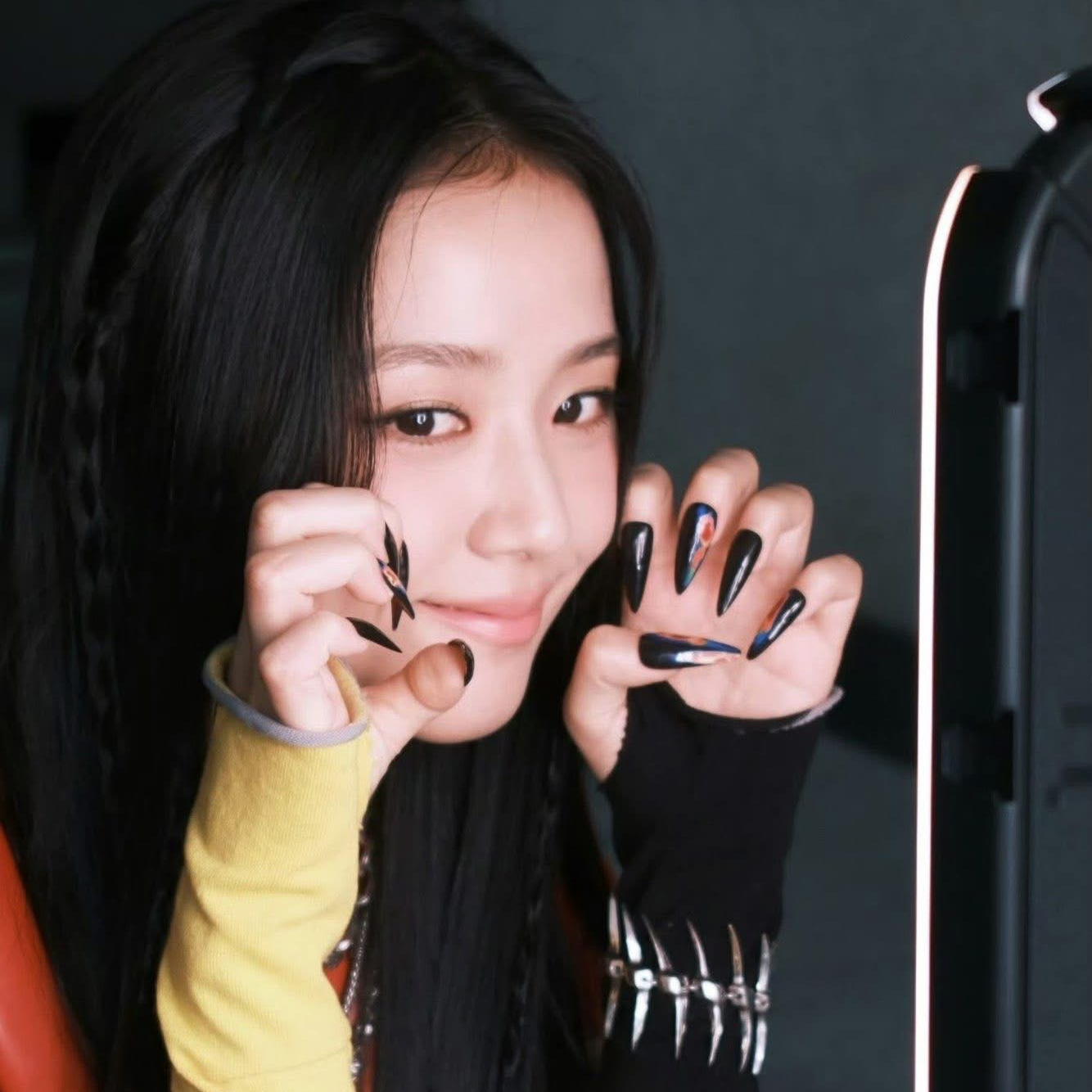 Recent activity shot of Jisoo (1995)