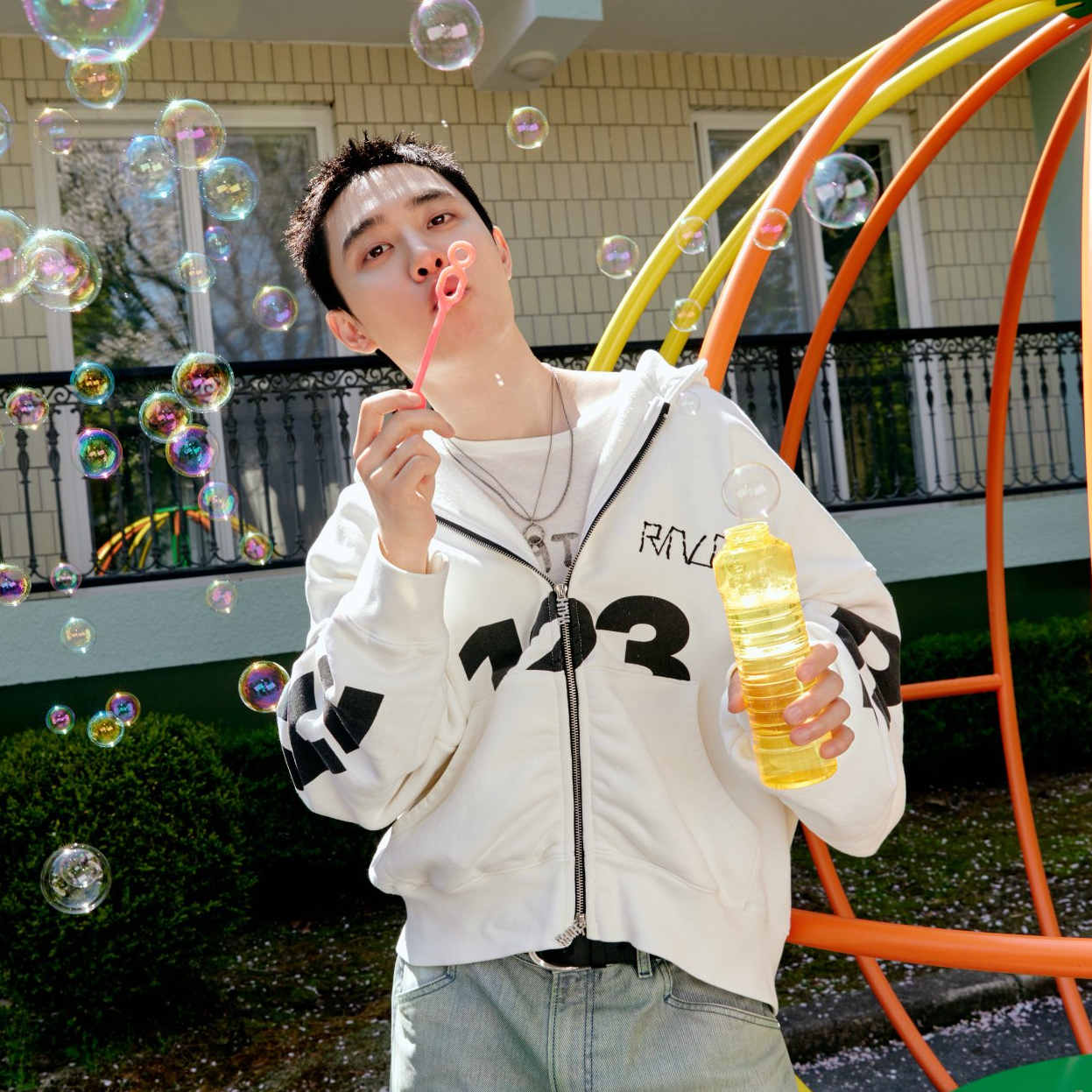 Cuplikan di balik layar dari Doh Kyungsoo (D.O.)