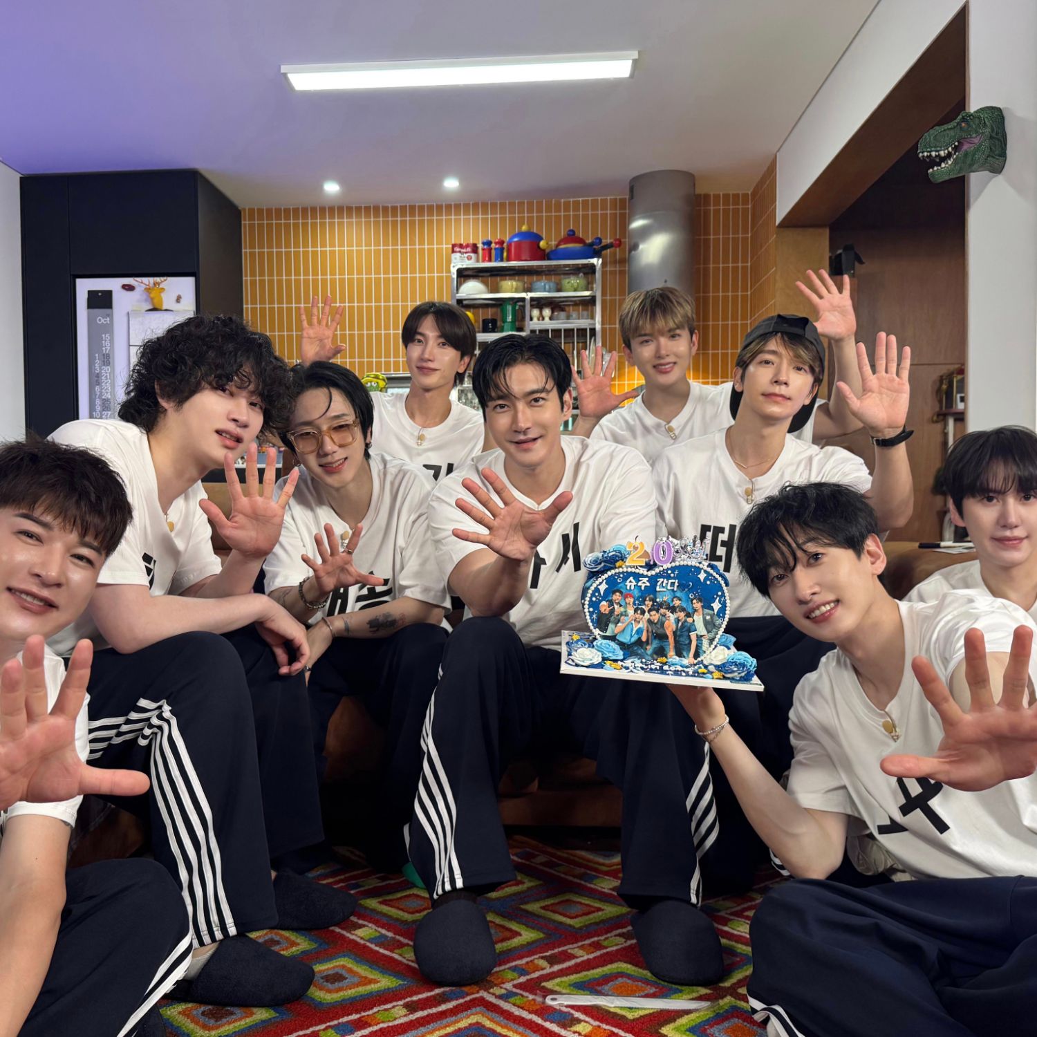 Behind-the-scenes cut of Choi Siwon