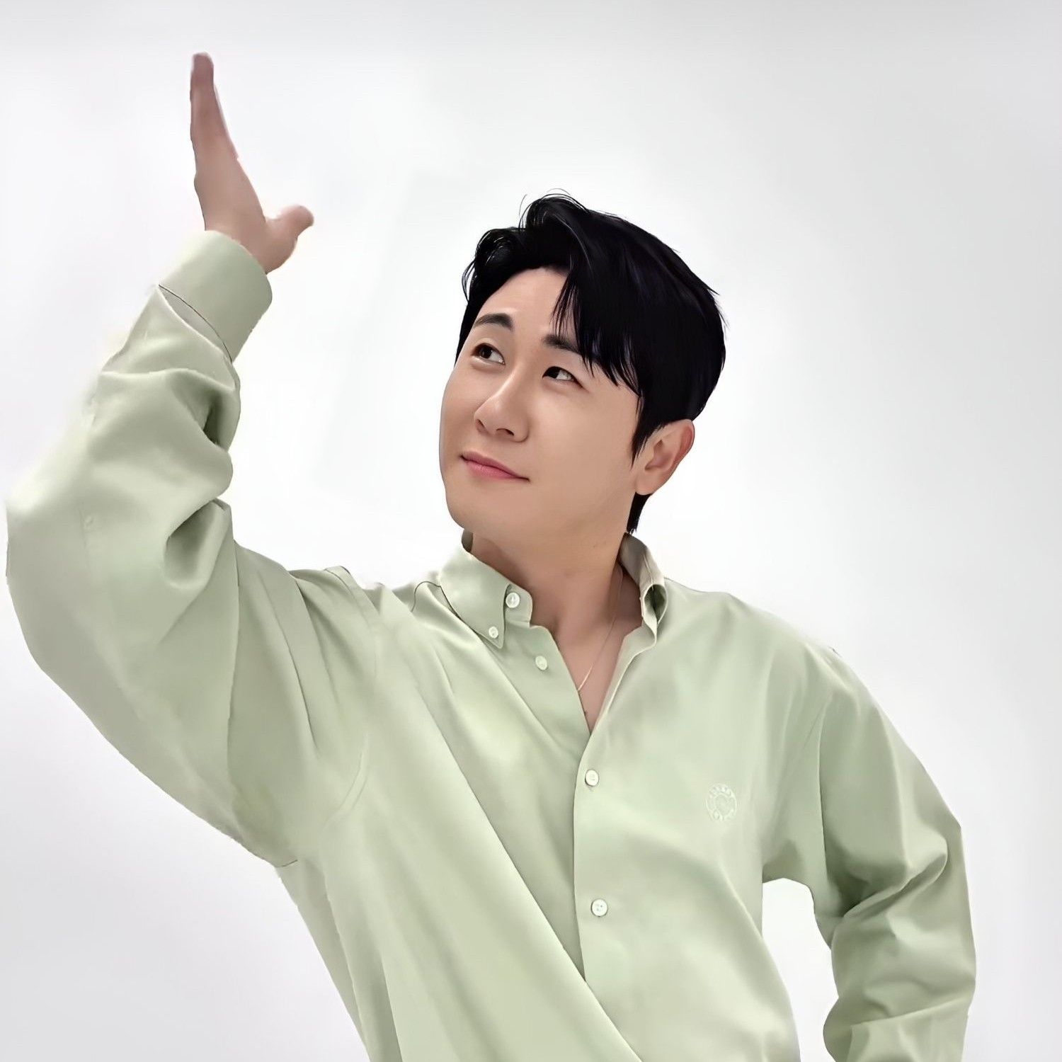 Behind-the-scenes cut of Young Tak