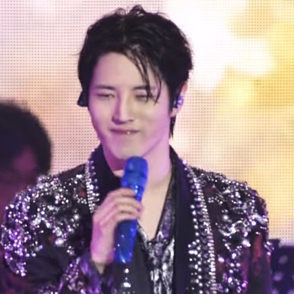 粉絲拍下的金俊賢瞬間