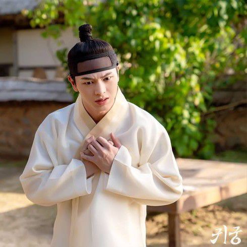 Recent activity shot of Yook Sungjae