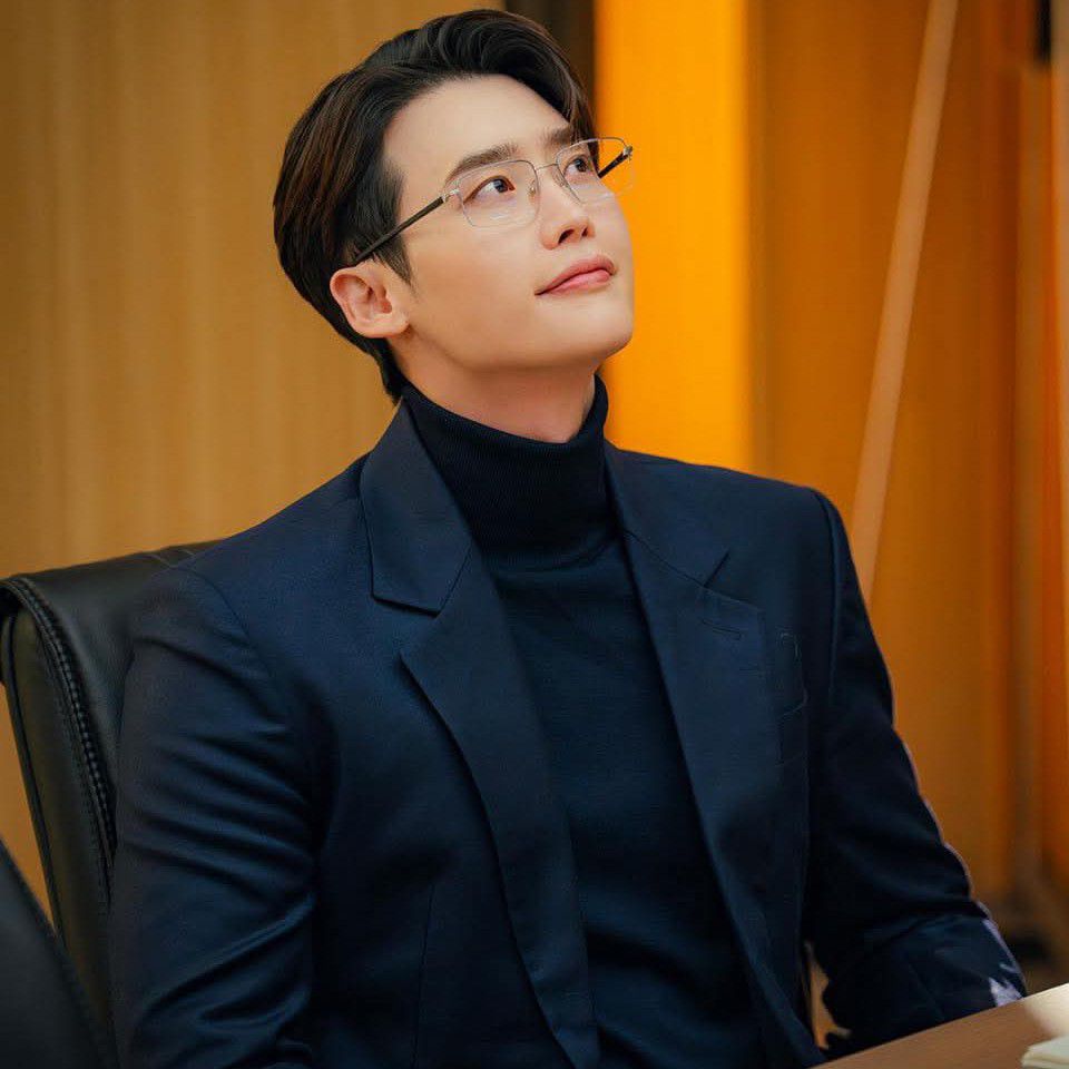 A moment captured by a fan of Lee Jongsuk