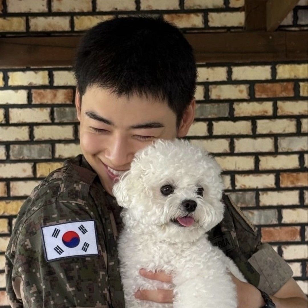 Latest photo of Cha Eunwoo