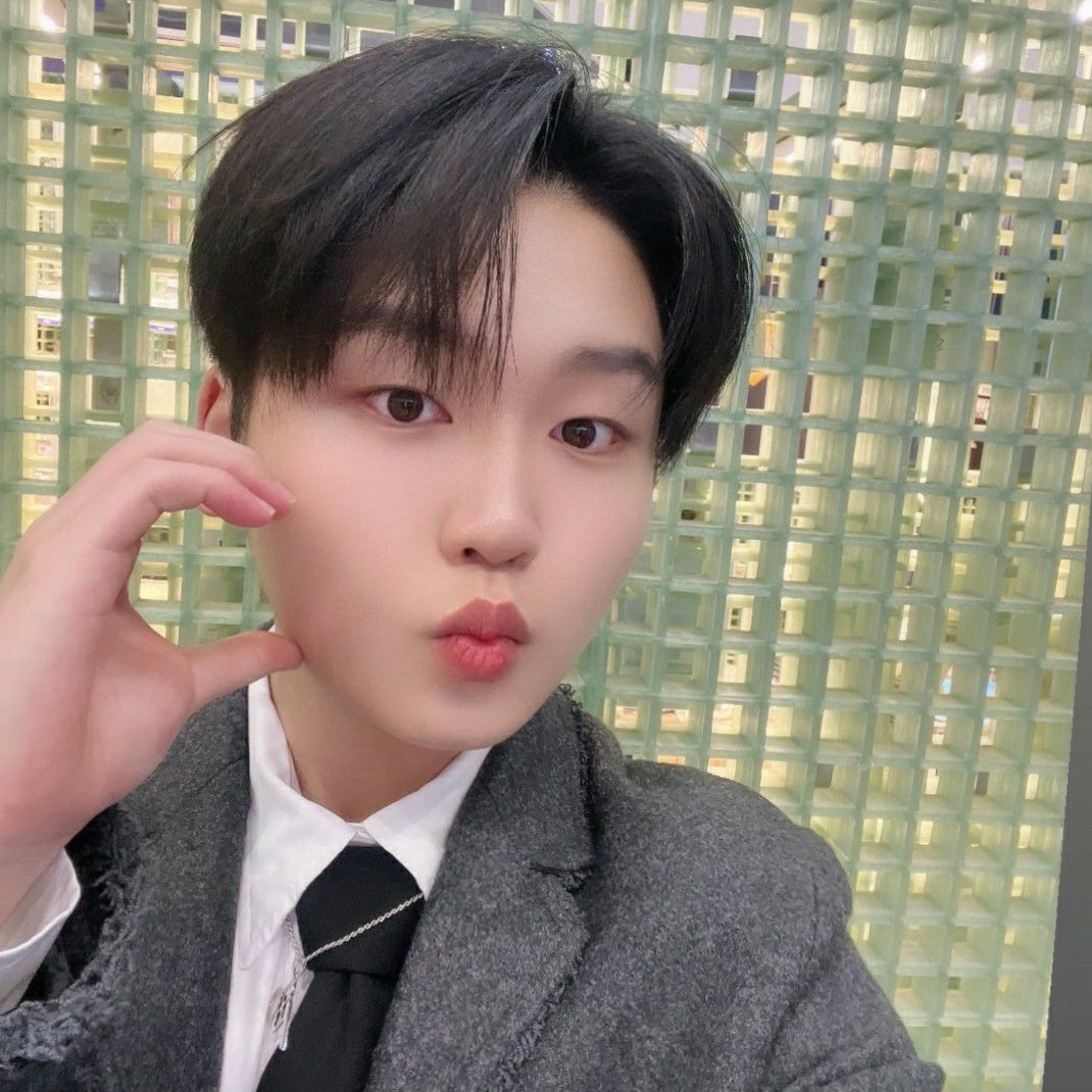 Behind-the-scenes cut of Park Sungon