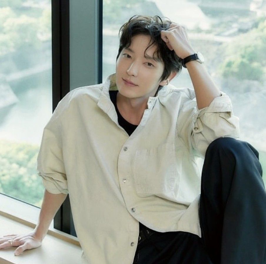 A moment captured by a fan of Lee Joongi