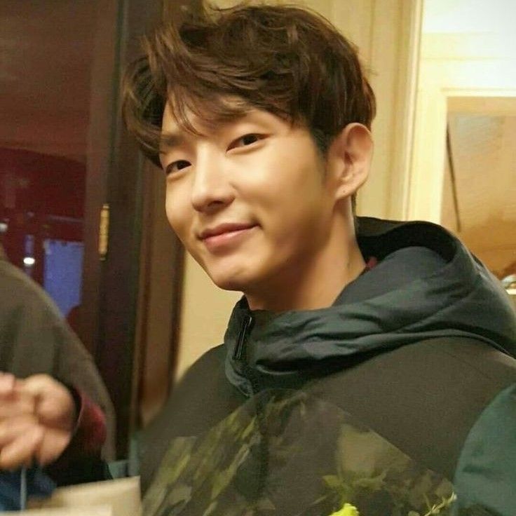 A moment captured by a fan of Lee Joongi