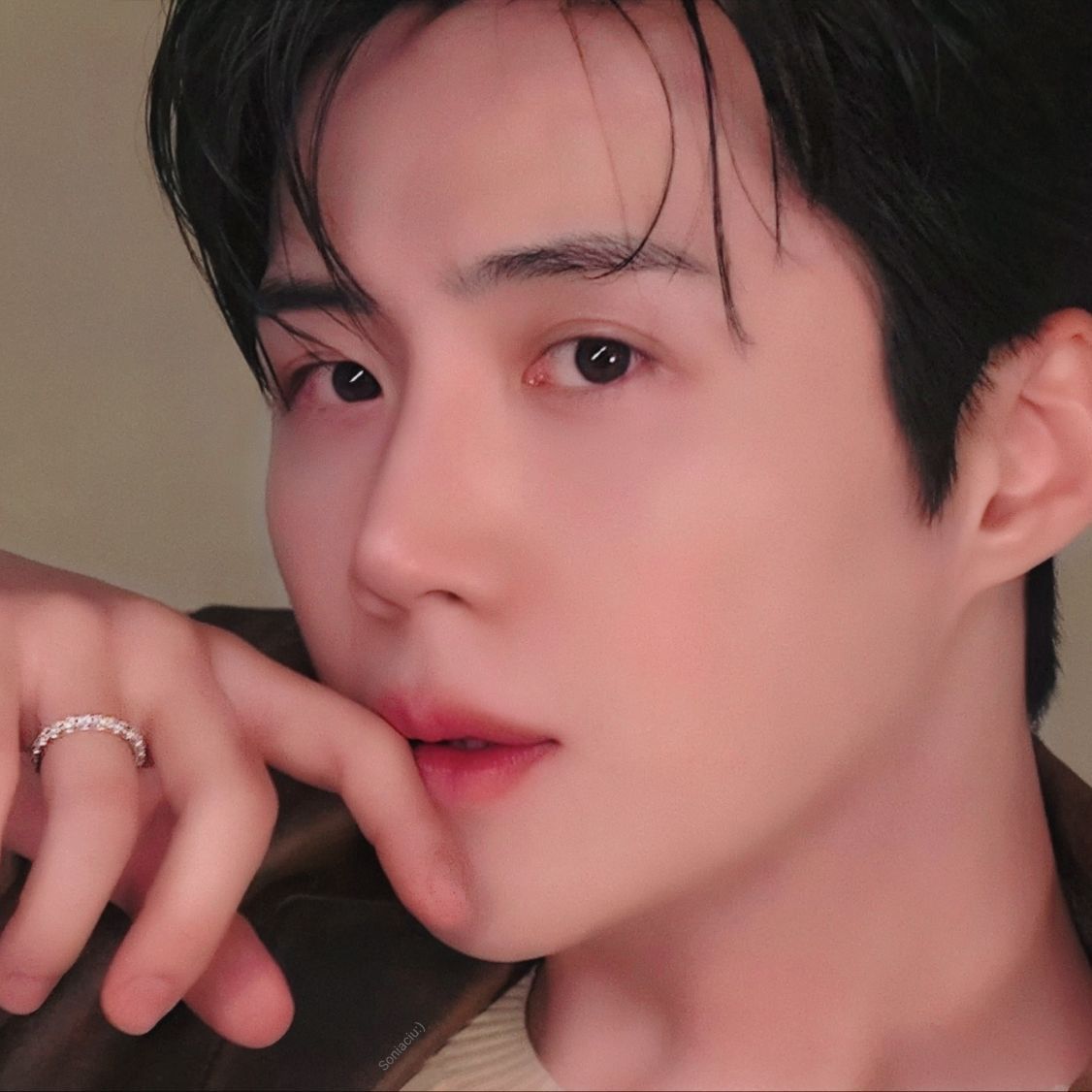 Behind-the-scenes cut of Kim Seonho