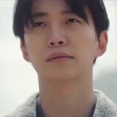 Behind-the-scenes cut of Lee Junho