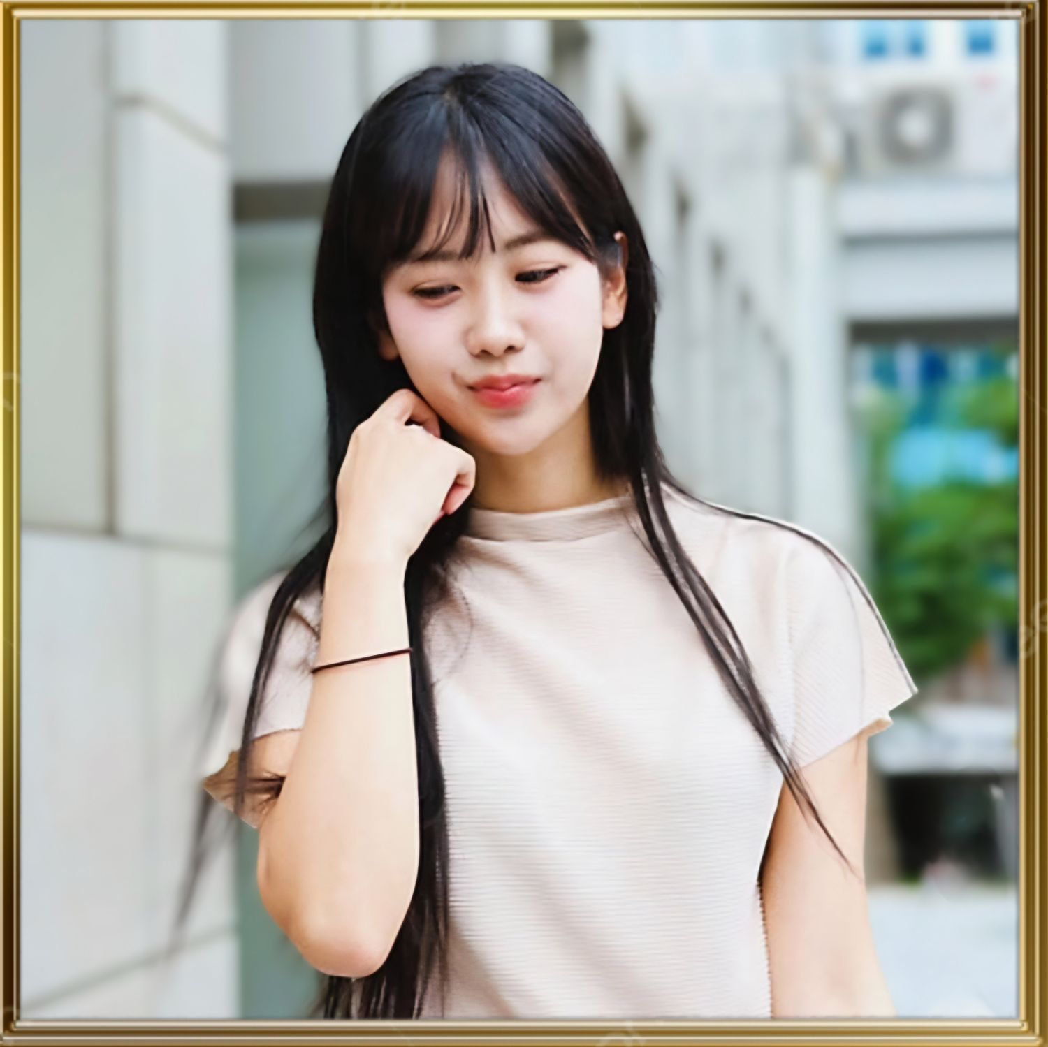 Behind-the-scenes cut of Kang Hyeyeon