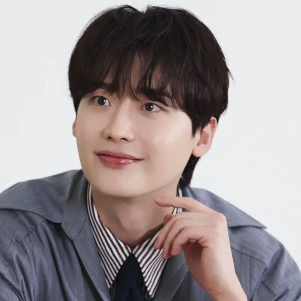 Recent activity shot of Lee Jongsuk