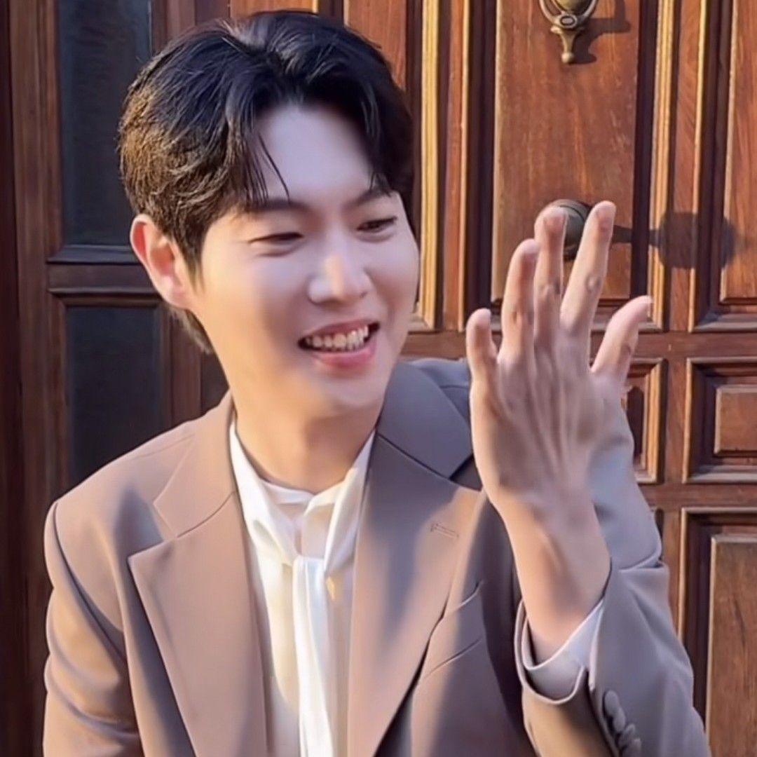 A moment captured by a fan of Son Taejin