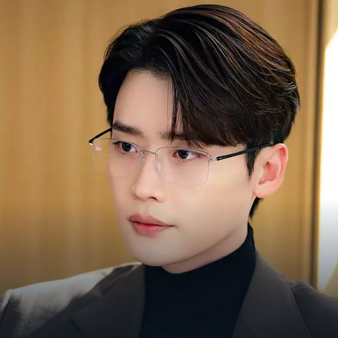 Recent activity shot of Lee Jongsuk