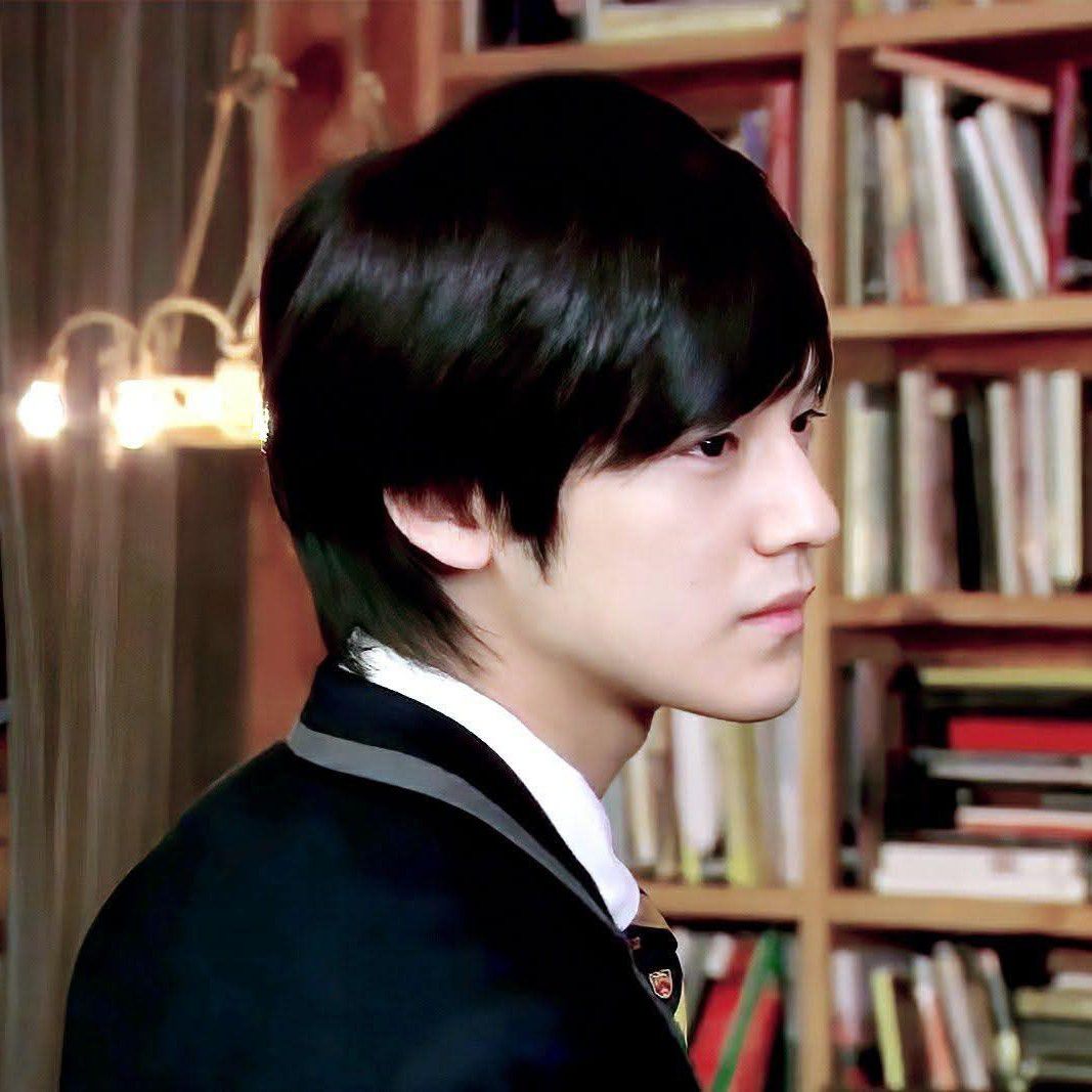 Behind-the-scenes cut of Kim Bum