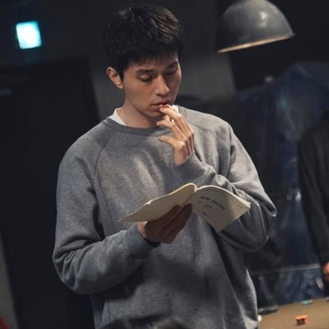A moment captured by a fan of Lee Dongwook