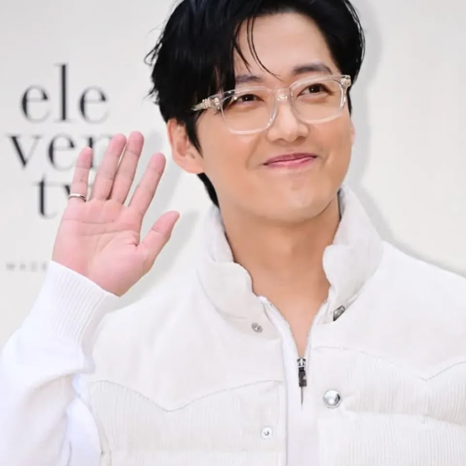 Behind-the-scenes cut of Namkoong Min