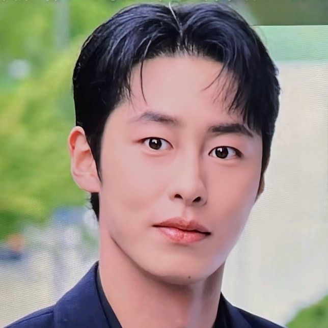 Behind-the-scenes cut of Lee Jaewook