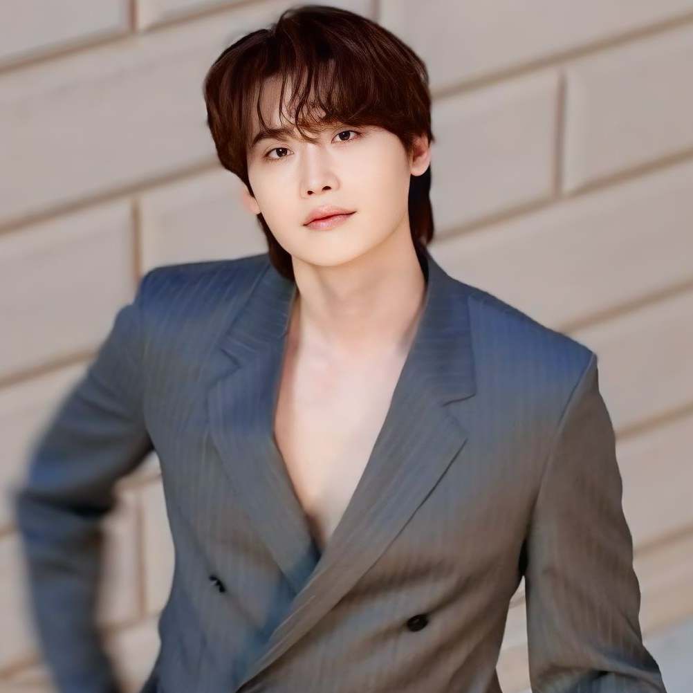 Recent activity shot of Lee Jongsuk