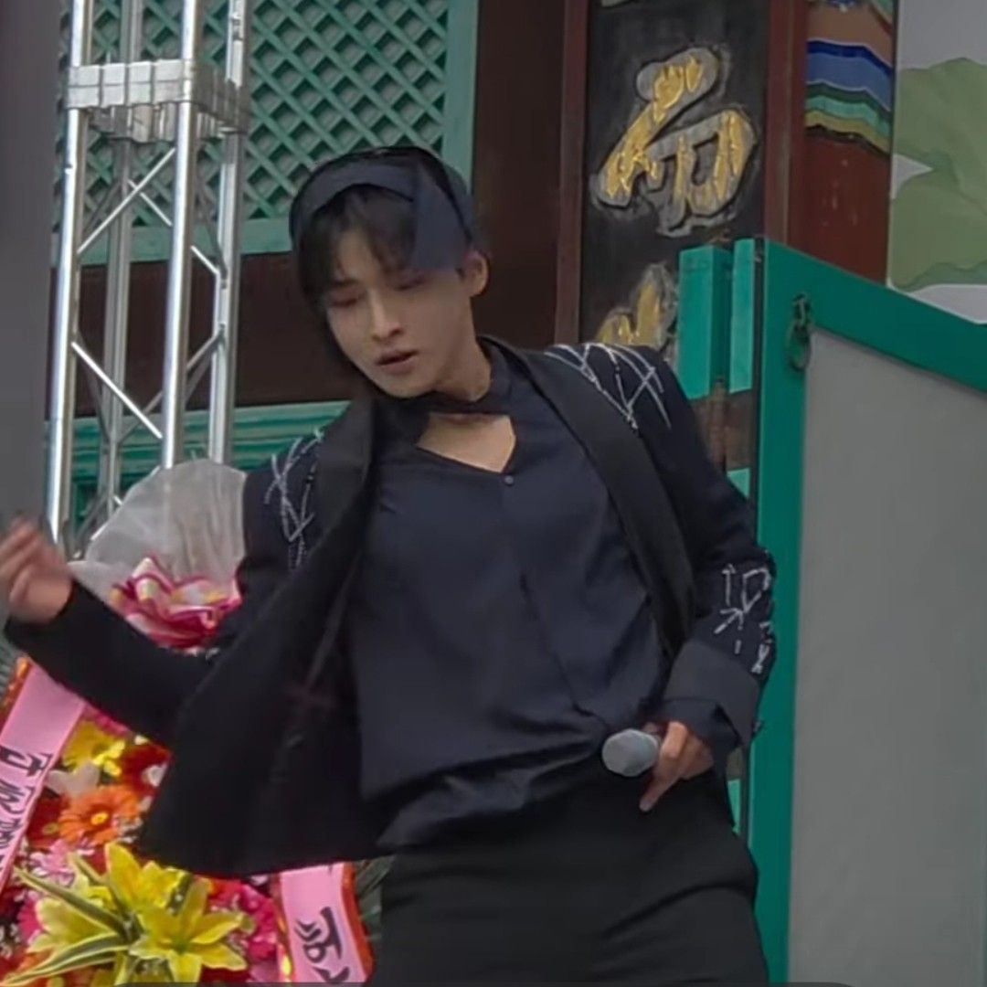 A moment captured by a fan of Seong Ri