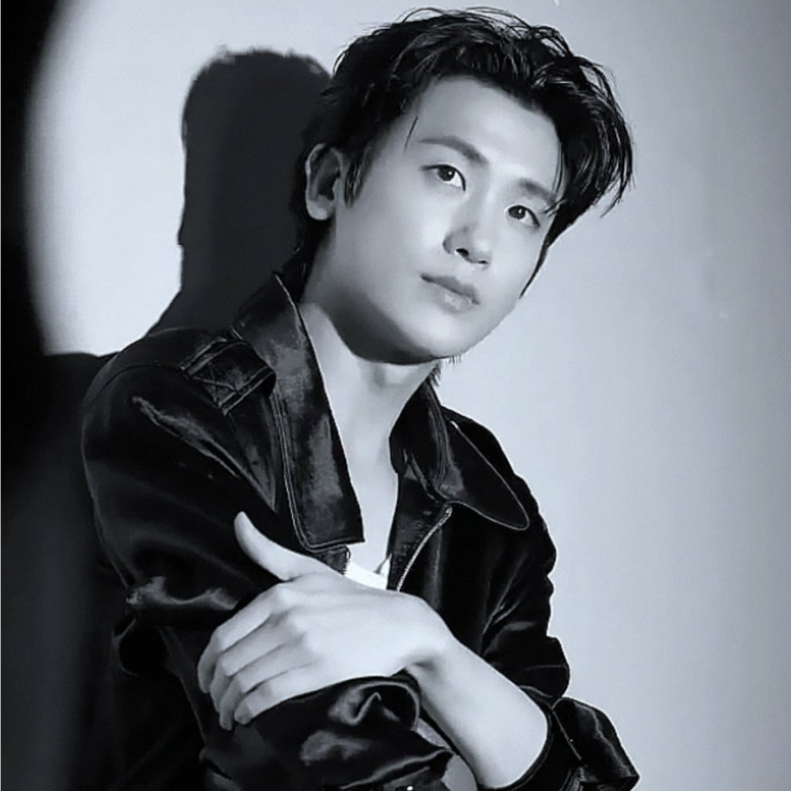 A moment captured by a fan of Park Hyungsik