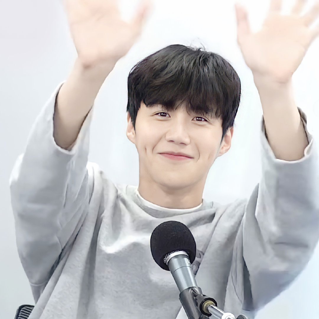 Behind-the-scenes cut of Kim Seonho
