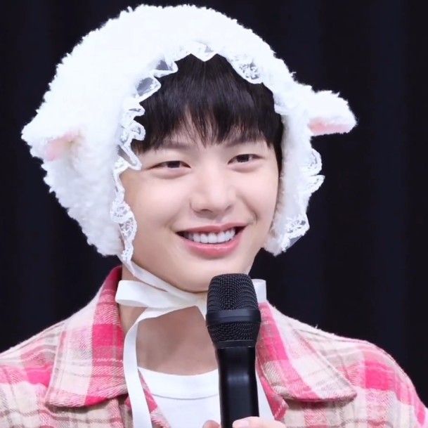 Latest photo of Yook Sungjae