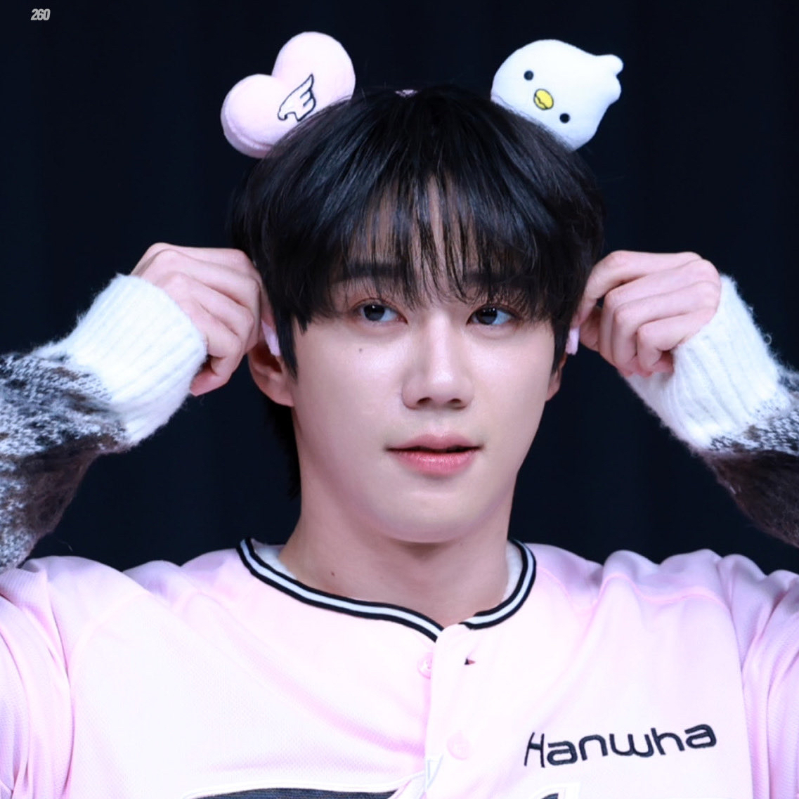 Behind-the-scenes cut of Lee Junyoung