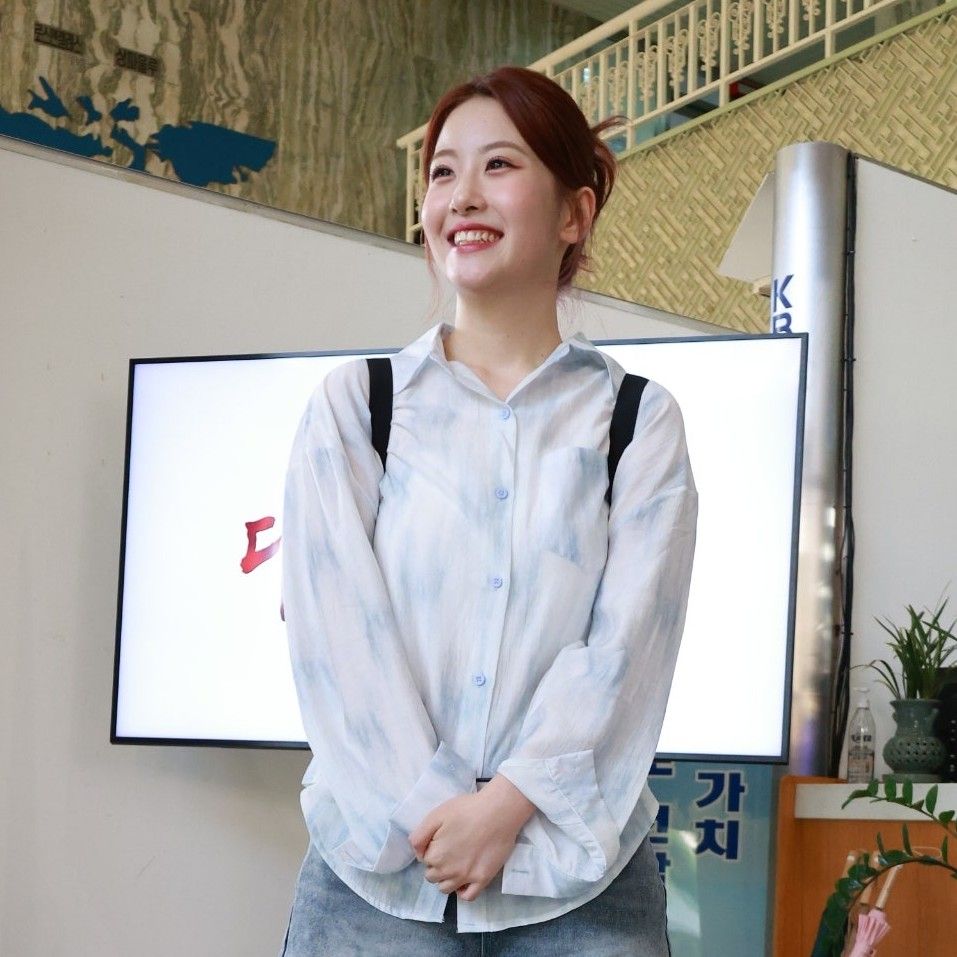 A moment captured by a fan of Oh Yujin